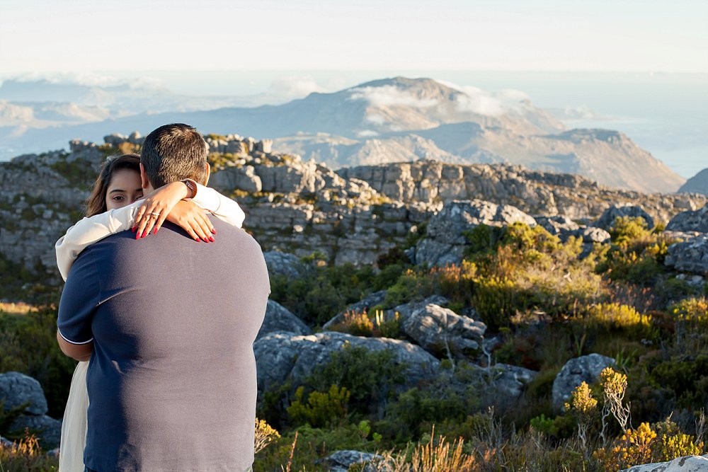 Cape Town proposal photography on top of Tabel Mountain as the mists roll in